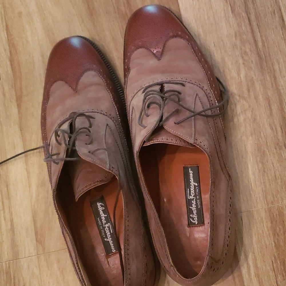Salvatore Ferragamo mens two tone leather and suede wing tips size 9 EUC